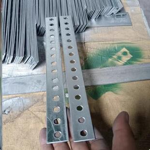 镀锌扁铁钢板冲孔铁支架连接板万能直条铁条带孔铁条万能扁铁条