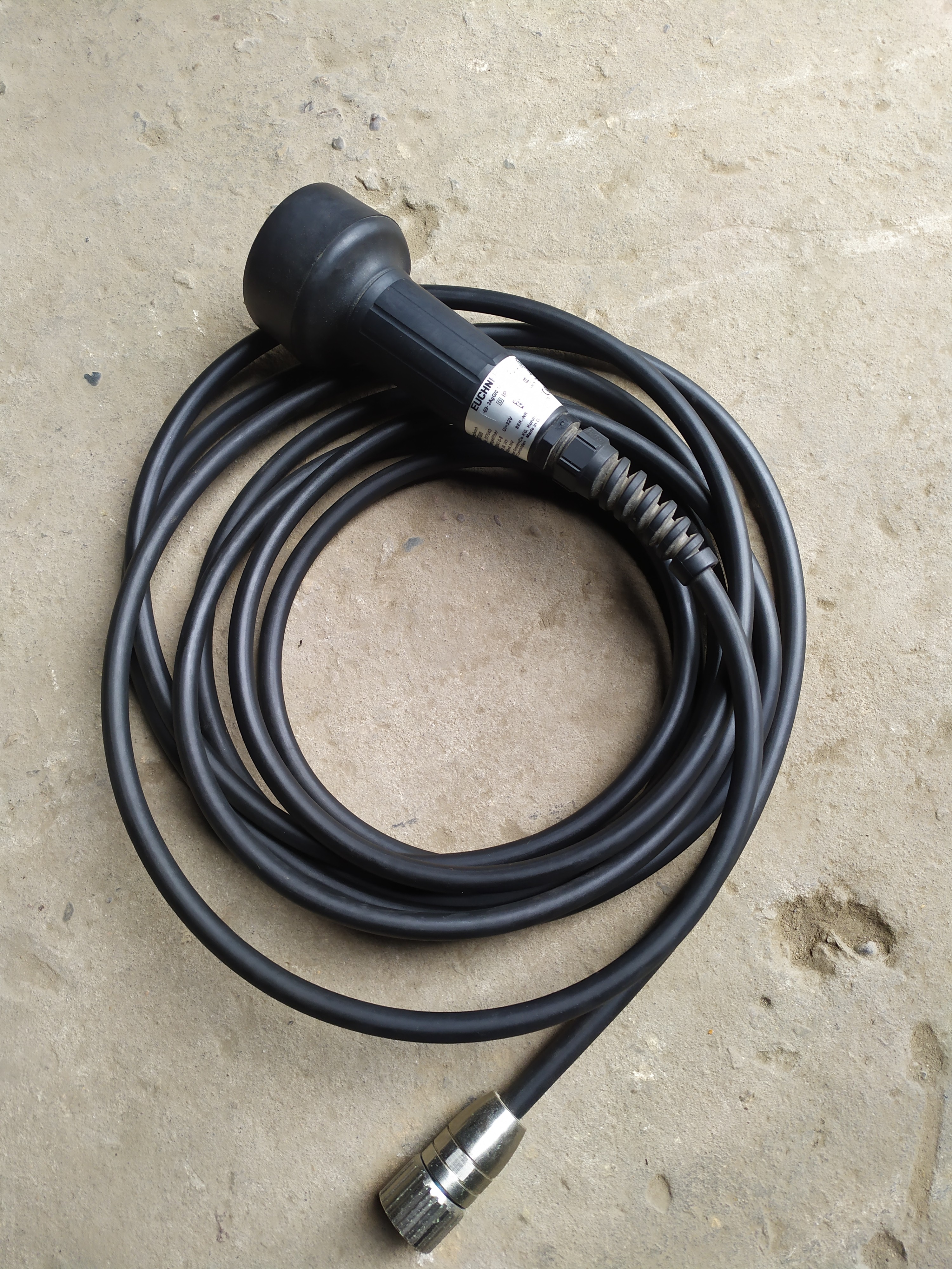 EUCHNER安士能，ZSB077040线缆。看图。