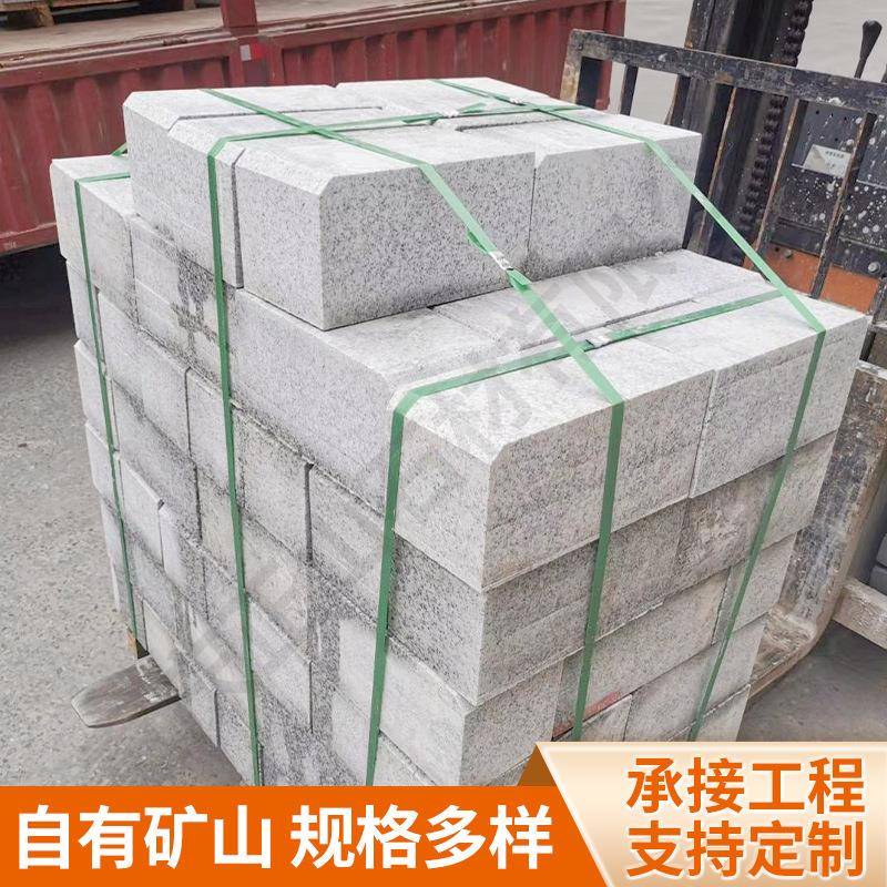 路沿石-厂家路缘石芝麻灰花带石树池树围树圈路边马路牙子图片