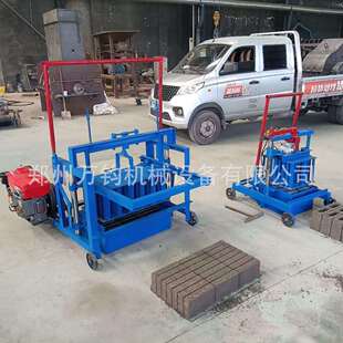 万钧柴油机动力小型移动制砖机产400*200*200可加宽4块方孔空心砖