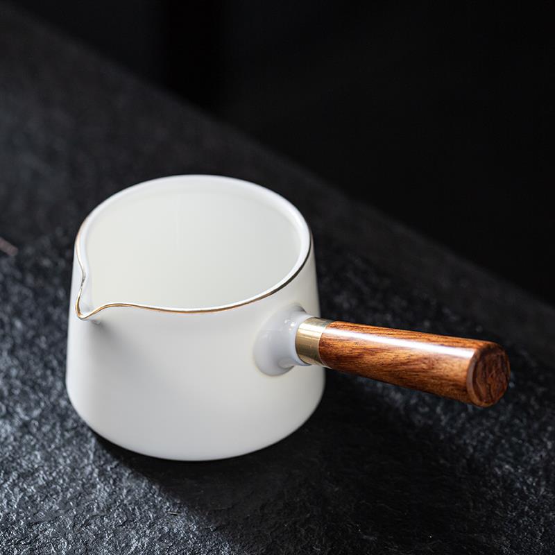 羊脂玉描金白瓷公道杯实木侧把大号功道杯陶瓷分茶器倒茶器茶海