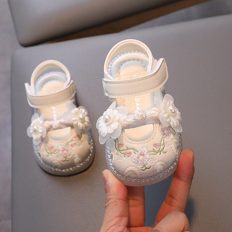 婴幼儿凉鞋软底透气不闷脚夏季女童0一3岁半18个月防滑包趾休闲鞋