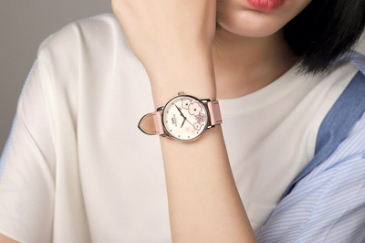 蔻驰手表属于什么档次入手过的进进看