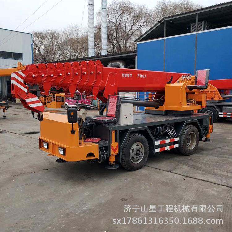 农村建筑起吊机械10吨小型变形金刚吊车6米8节吊臂起升高度40米