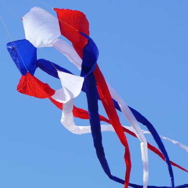 4米飘尾可旋转风筝挂件转尾红白蓝外贸螺旋尾巴旋转挂件潍坊风筝,运动/瑜伽/健身/球迷用品,风筝,淘宝优惠券,粉丝福利购,淘宝优惠卷