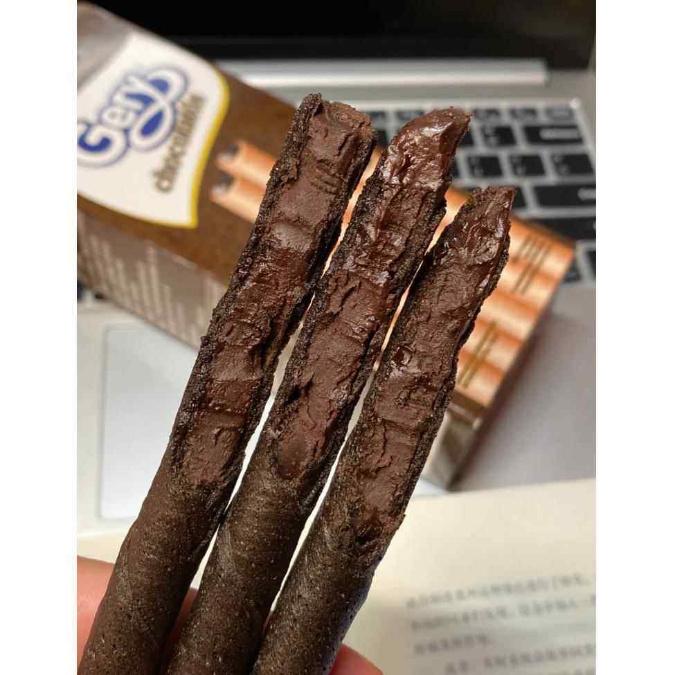 印度尼西亚进口 DEKA黑巧克力味夹心卷饼干140g咖罗密,零食/坚果/特产,巧克力冻品/低温巧克力,淘宝优惠券,粉丝福利购,淘宝优惠卷