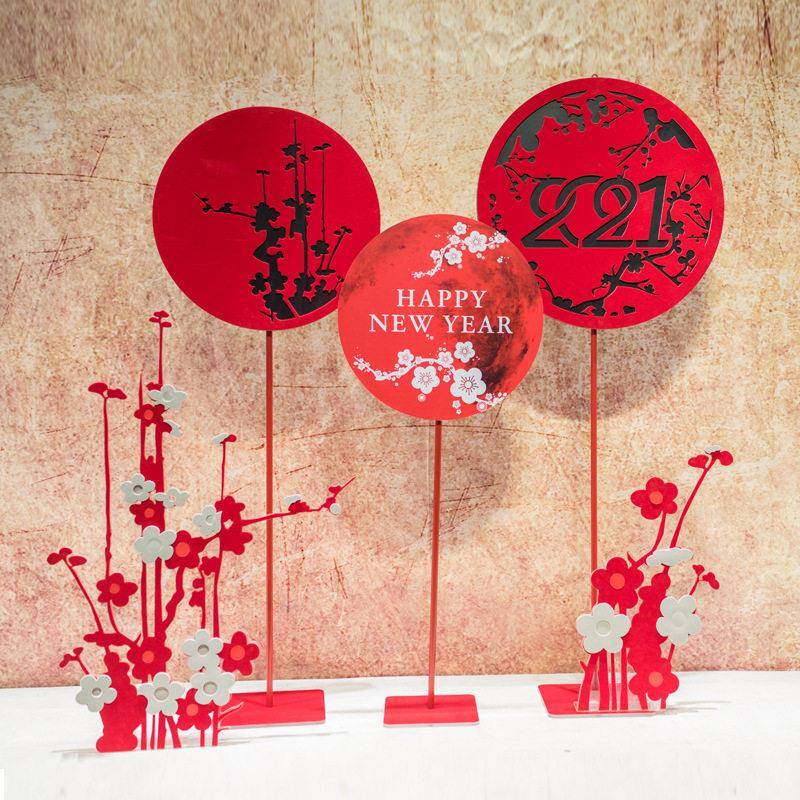 新年春节橱窗 中式梅花中国红元素装饰场景 节庆道具摆件装饰布置