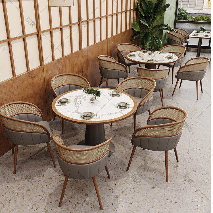 实木藤编餐椅复古白蜡木包岩板餐桌麻辣烫酒店早餐厅餐饮桌椅图片