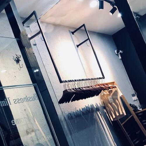 服装店男女装展示架壁挂式货架上墙侧挂吊顶婚纱礼服陈列吊架订做