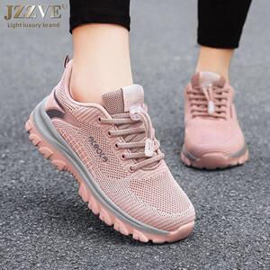 春秋妈妈鞋软底防滑2025新款轻量化老年鞋女式格纹运动鞋中老年人