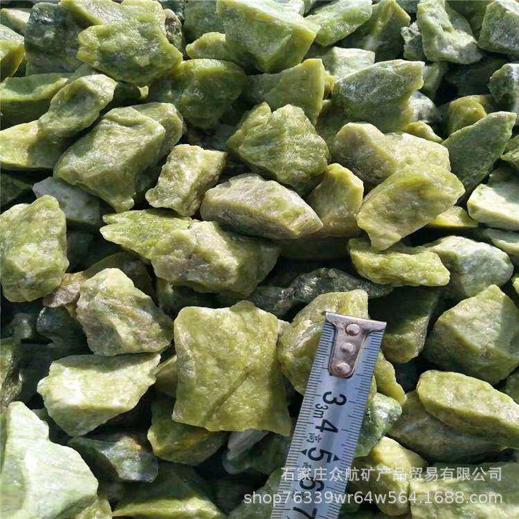 供应绿石子丹东绿水磨石子凤黄绿石子绿色石子绿色水刷石子