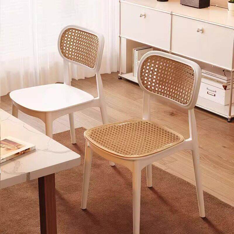 新款餐椅靠背塑料椅子家用客厅板凳可叠放备用凳子餐饮商用餐桌椅