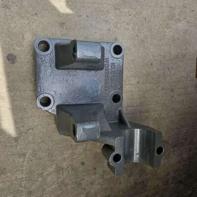重型汽车配件大全 重汽豪沃T7 推力杆支架 WG9925522298