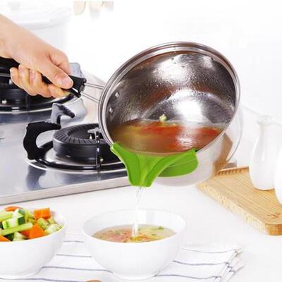 Anti-spill kitchen utensil pot round edge pour spout, liquid