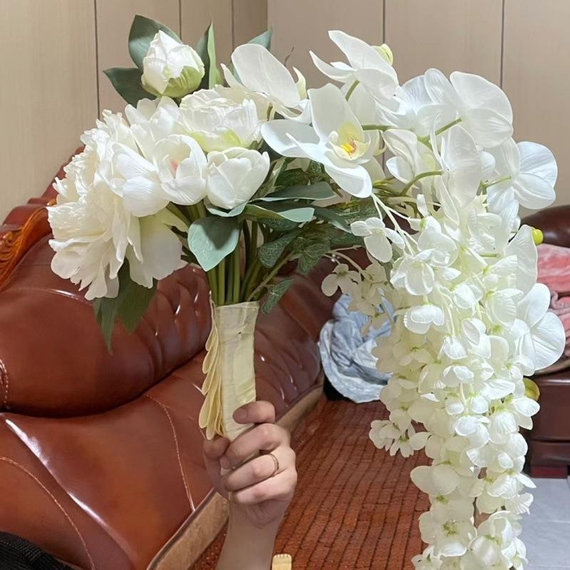 2025假花水滴新娘瀑布手捧花结婚婚礼仿真花马蹄莲花束拍照摄影道