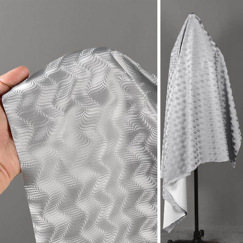 银灰色3D动态水波纹面料 皮料金属光泽科技风演出服裙子大衣布料