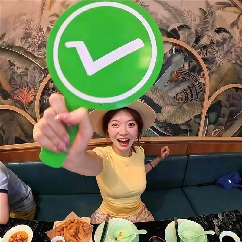 小号桃黑黑同款举牌压克力双面对错举手牌旅游食物打卡拍照打分牌