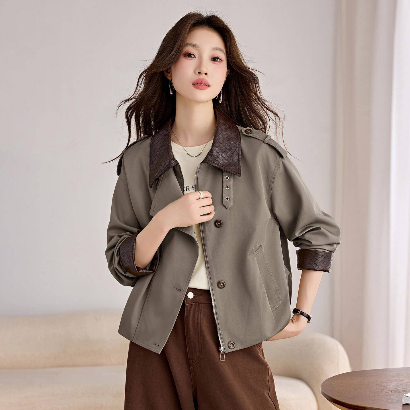 新品皮质翻领拼接短款风衣女2026秋季新款宽松显瘦小个子休闲夹克