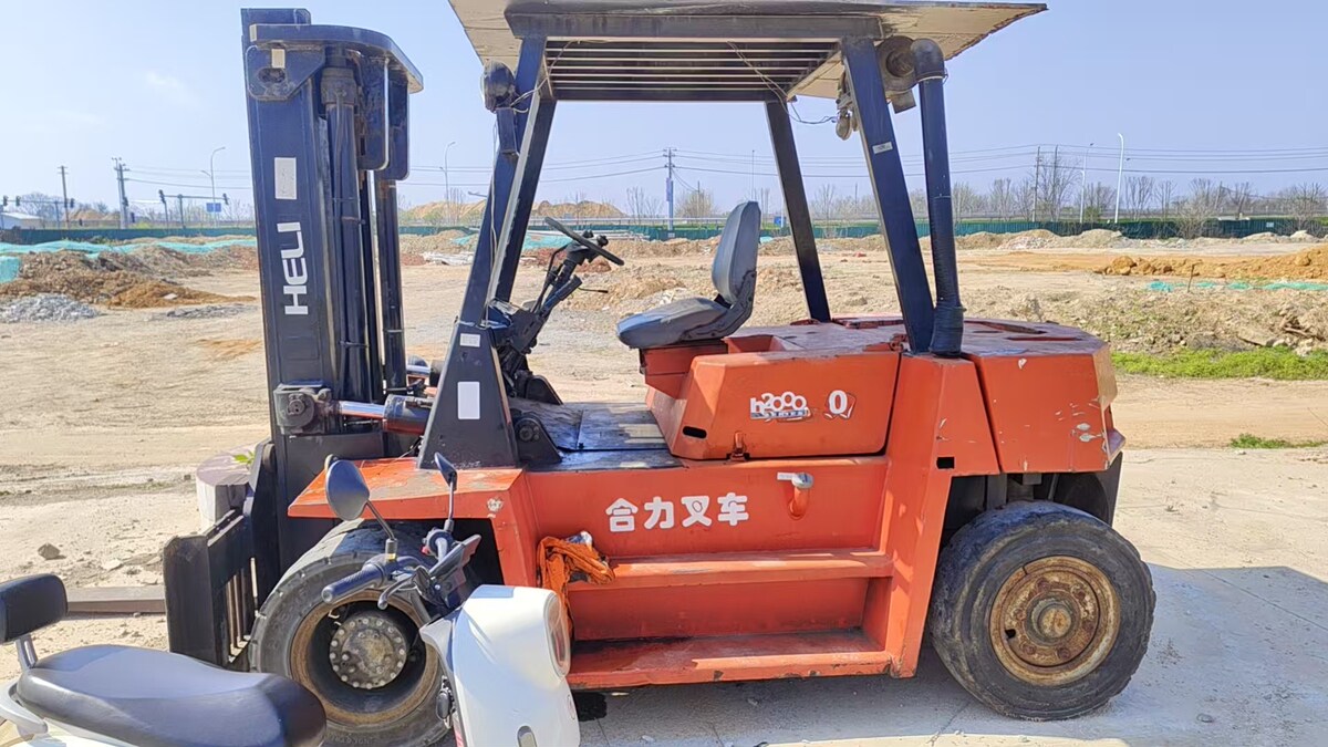 5月6日上饶处置二手闲置8吨叉车一辆网络拍卖公告