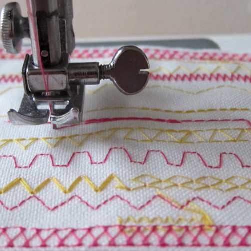 家用电动多功能缝纫机英规美规110V 衣车 花样缝纫机自动化缝纫机