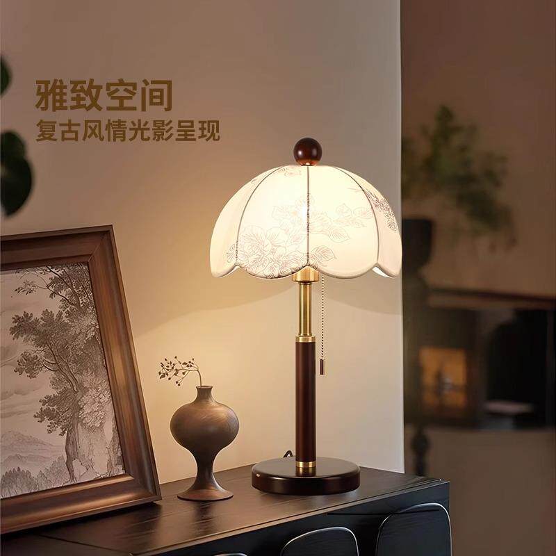 直销新款装饰落地灯客厅法式中古风沙发旁复古灯具布艺氛围高级感