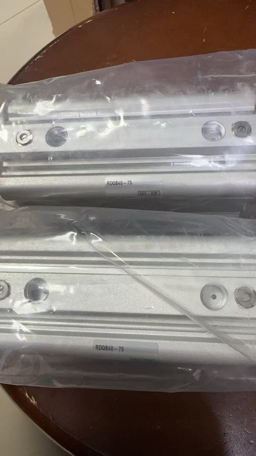 全新原装SMC气缸RDQB40-75数量2个单价 200一个