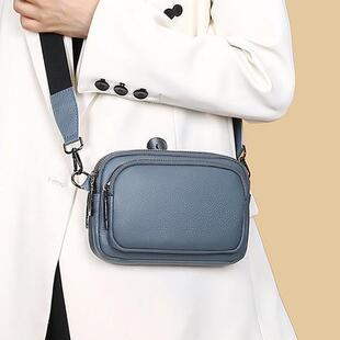 冬天斜挎包高级感轻奢小众女包潮流单肩包女多层软皮宽肩带小方包