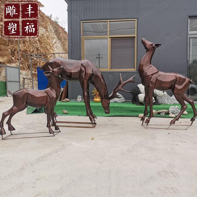 现货仿铜玻璃钢动物鹿雕塑厂家 一家三口树脂鹿雕塑户外装饰摆件