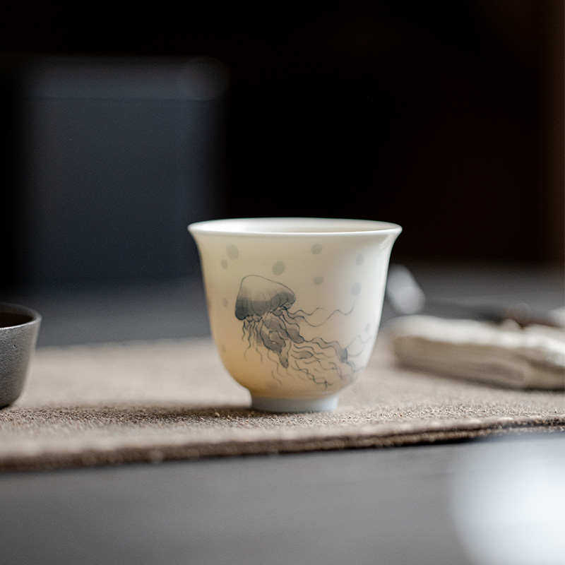 青己白瓷纯手绘水母主人杯釉下彩青花单杯陶瓷品茗杯个人专用茶杯