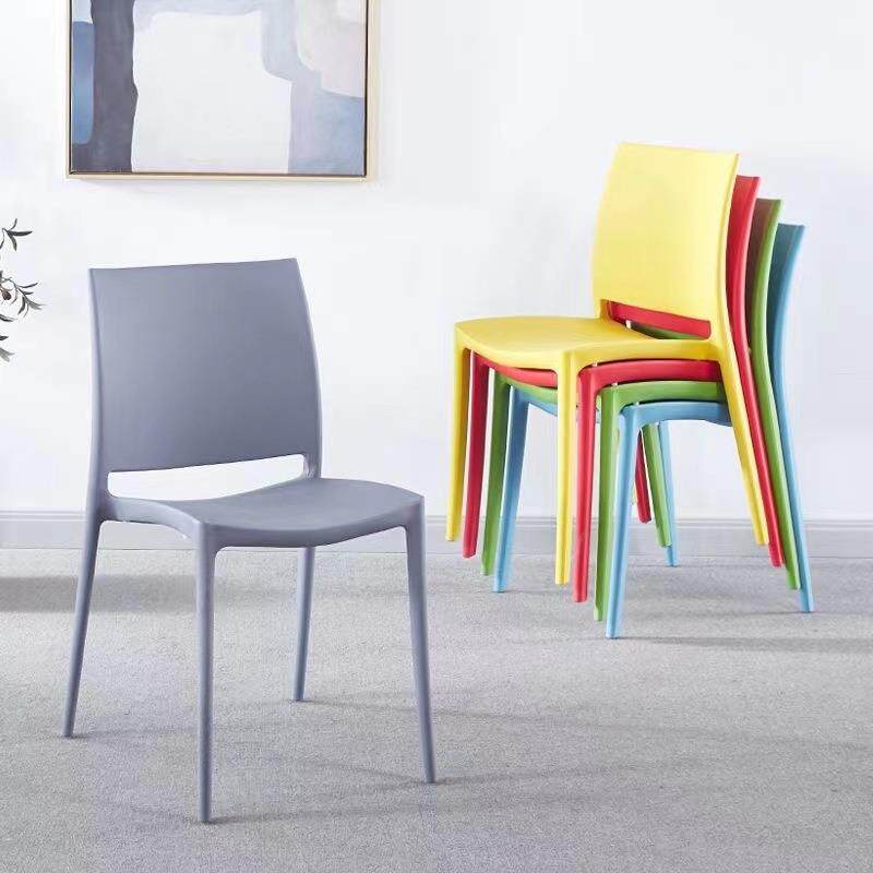 现代简约靠背椅北欧时尚成人餐厅餐椅家用休闲加厚可叠放塑料椅子