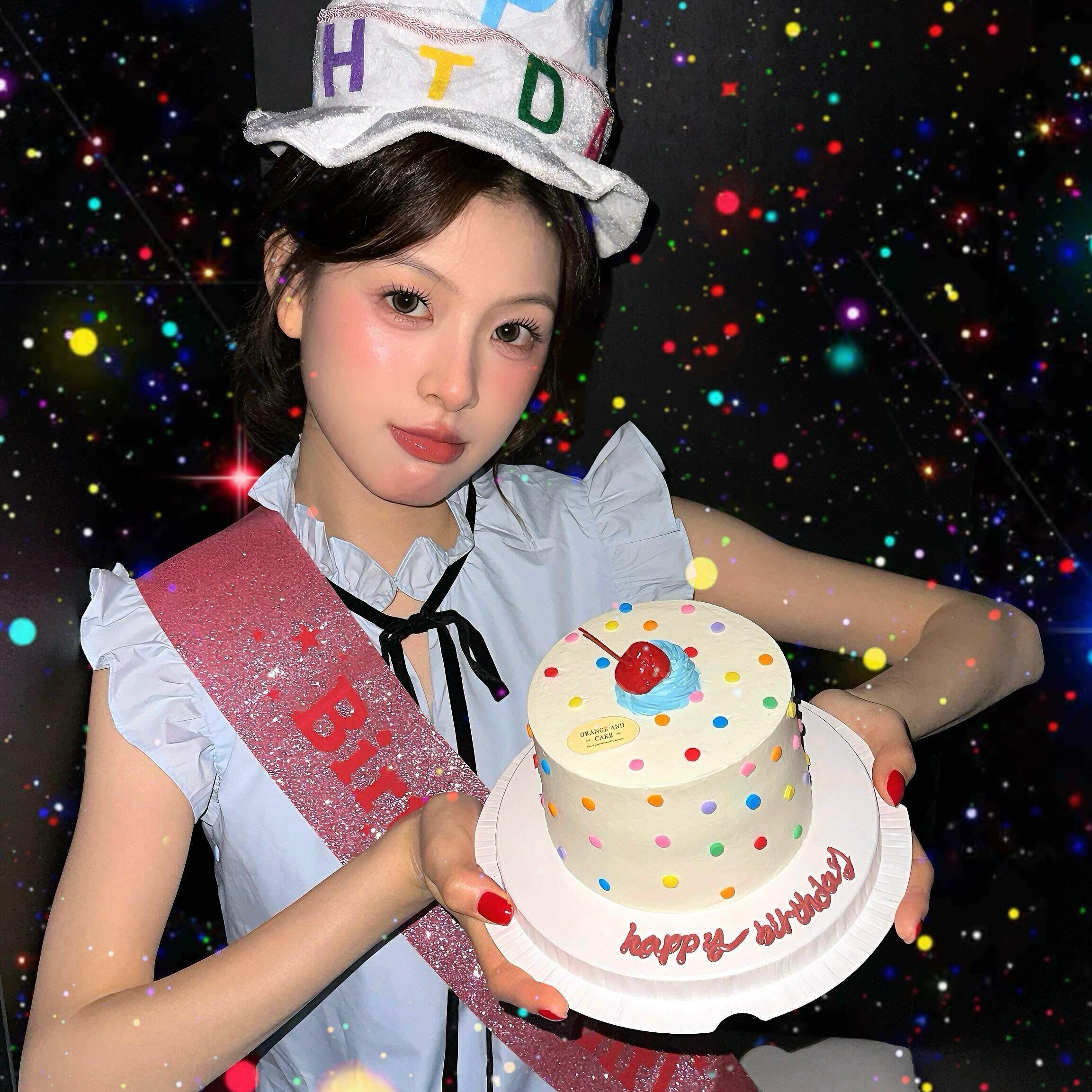 新款生日派对氛围布置女生派对拍照氛围感装饰道具烫金肩带礼物仪