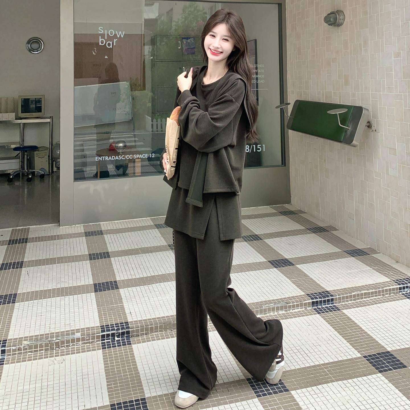 新品慵懒风松弛感穿搭休闲披肩卫衣套装女秋季新款显瘦喇叭裤三件