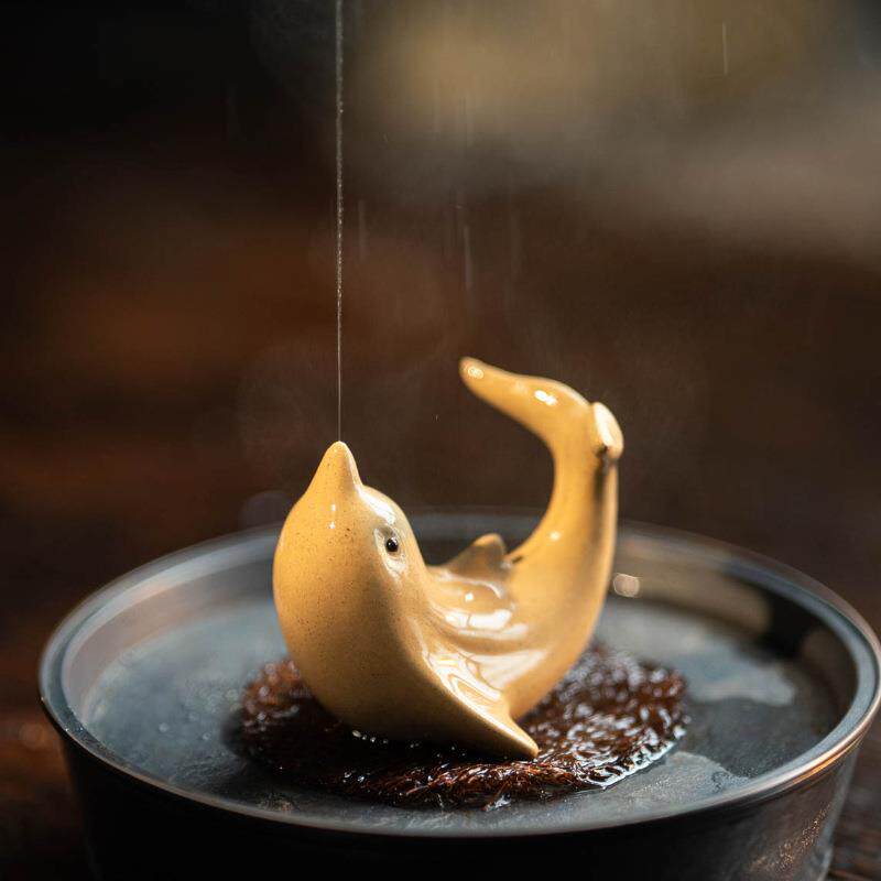 宜兴紫砂茶宠喷水河豚摆件小鱼可养雕塑陶瓷鲸鱼茶具配件装饰