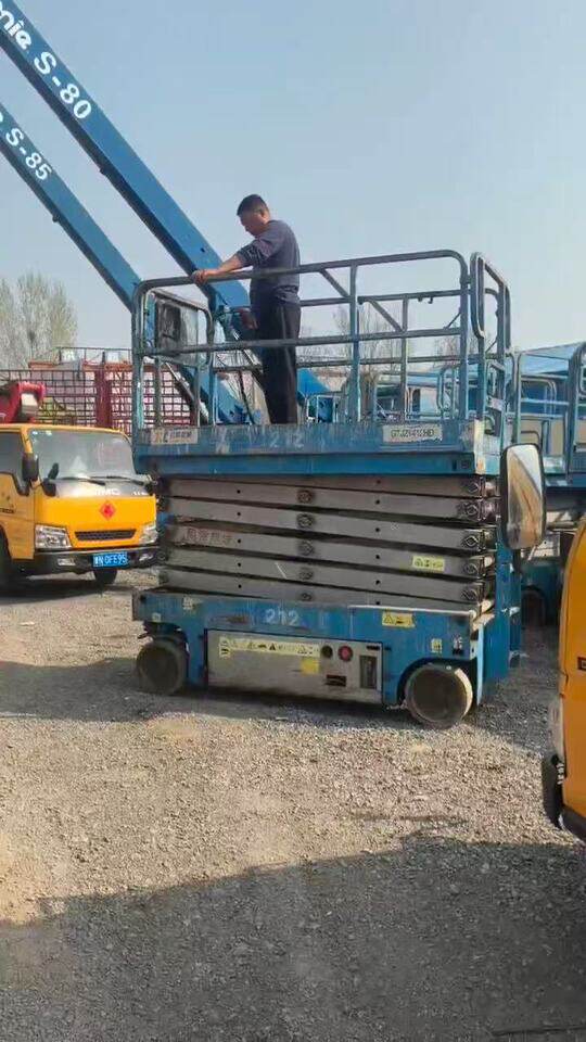 4月12日德州江河剪叉车一台工作高度14米功能正常无手续网络拍卖公告