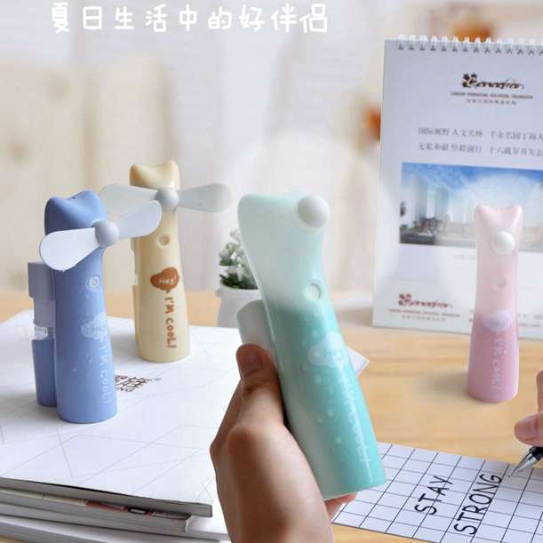 硅胶软叶喷雾手持充电小风扇 学生儿童上课宿舍便携玩具喷水电扇