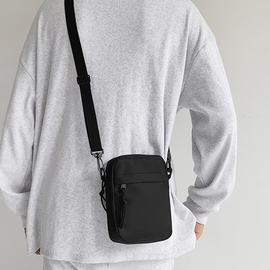 斜挎包男生夏季单肩包休闲便携小挎包手机包简约背包男士包包