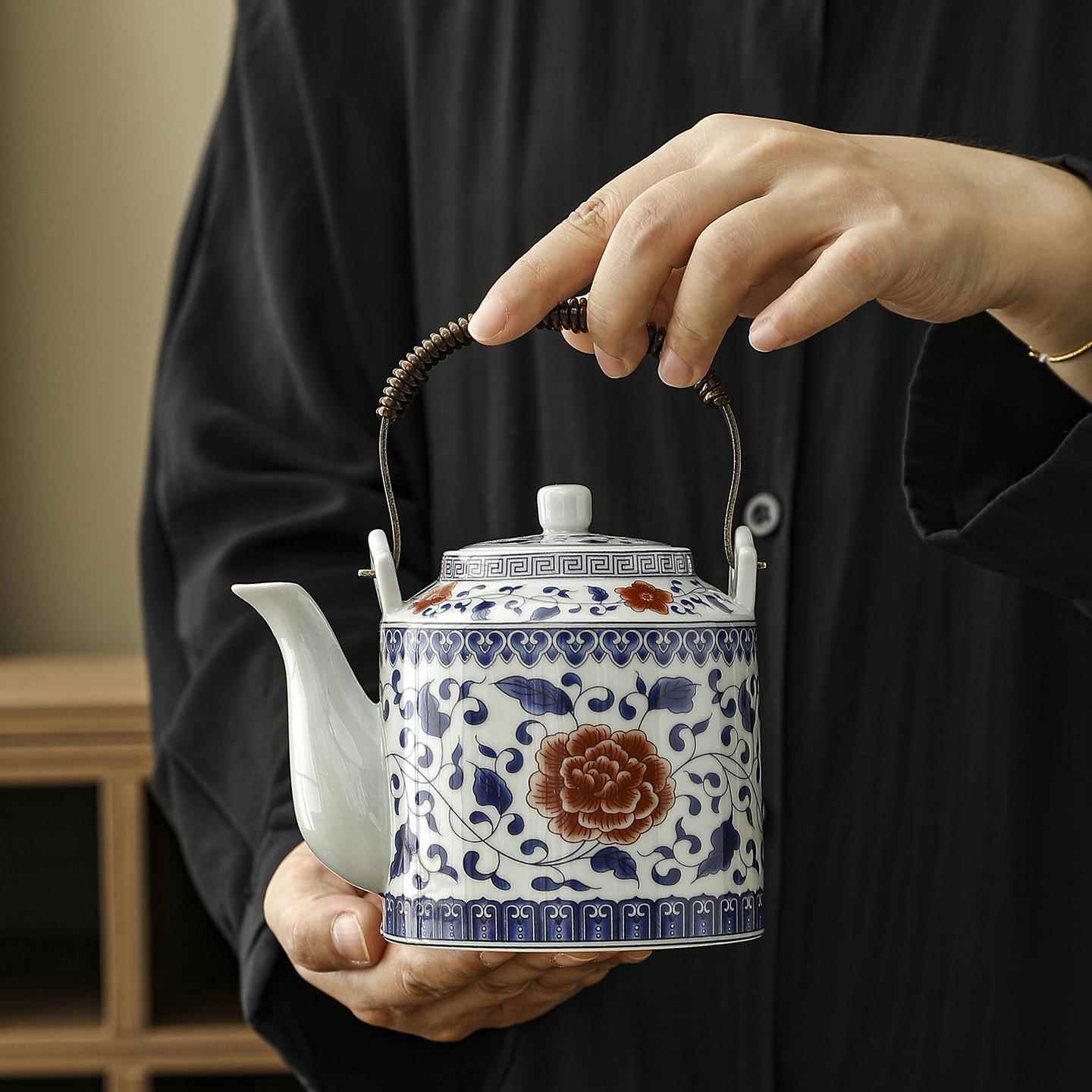 青花瓷缠枝莲提梁壶小号泡茶壶中老式家用陶瓷凉水壶养身壶单壶