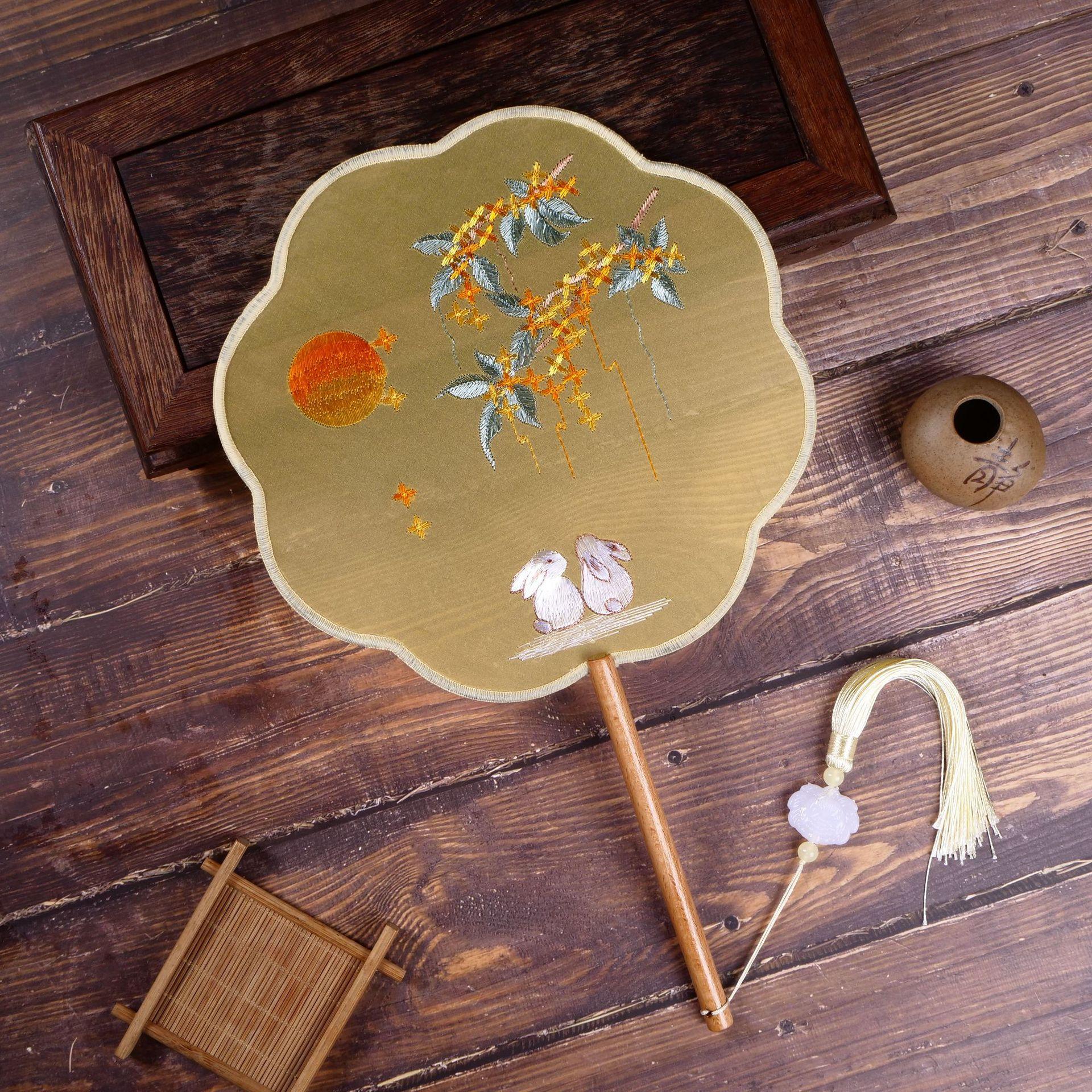 工厂批发清仓舞蹈苏绣团扇竹雕