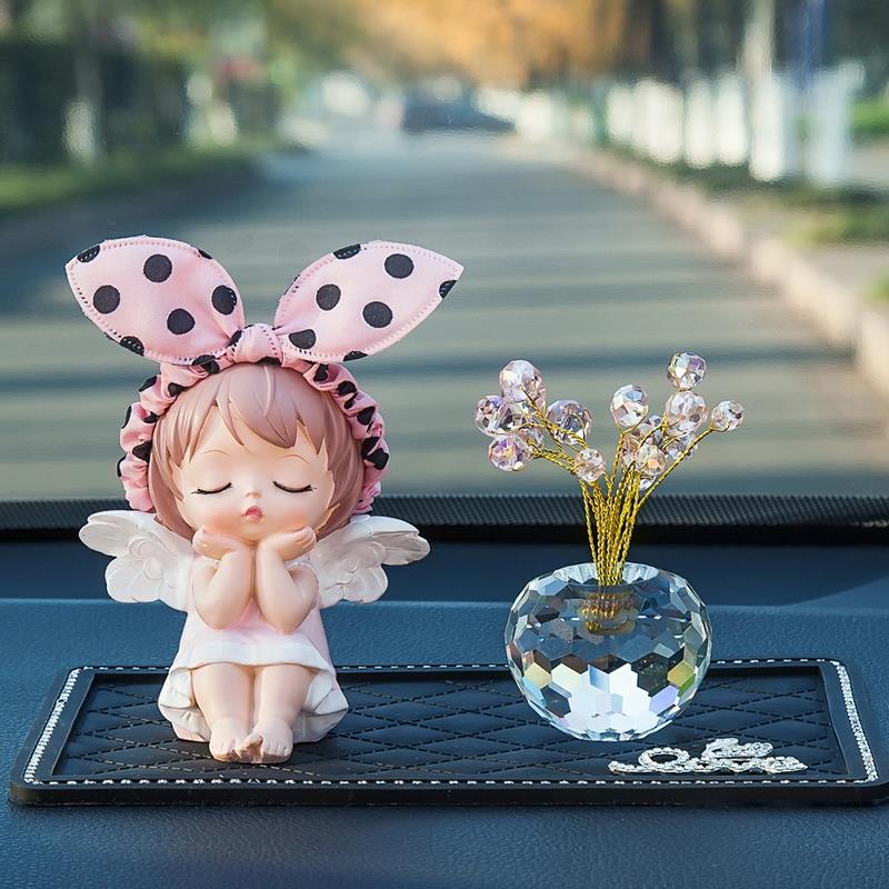 网性红汽车摆件225新款车内创意0个可爱高档用女神UJS车载装饰品