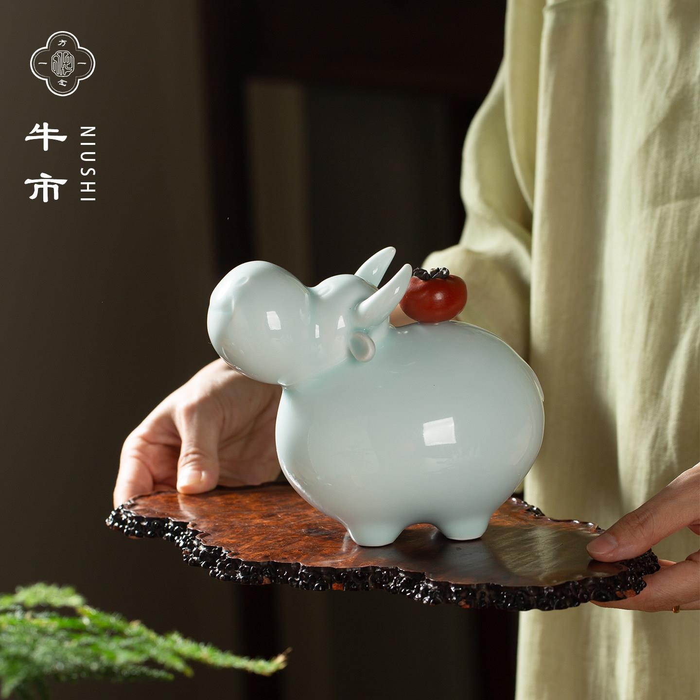 景德镇陶瓷牛摆件柿柿如意入户玄关红色牛市办公室招财开业礼品