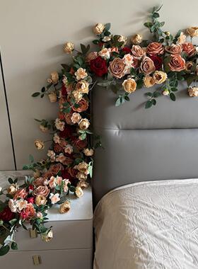 婚房床头装饰瀑布彷真玫瑰花藤床头柜氛围感摆件布置喜庆成品摆花