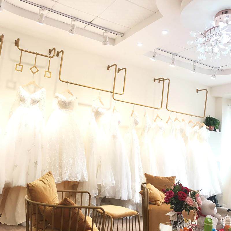 直销新款金色壁挂婚纱陈列架吊架铁艺服装店上墙展示架衣柜吊顶U