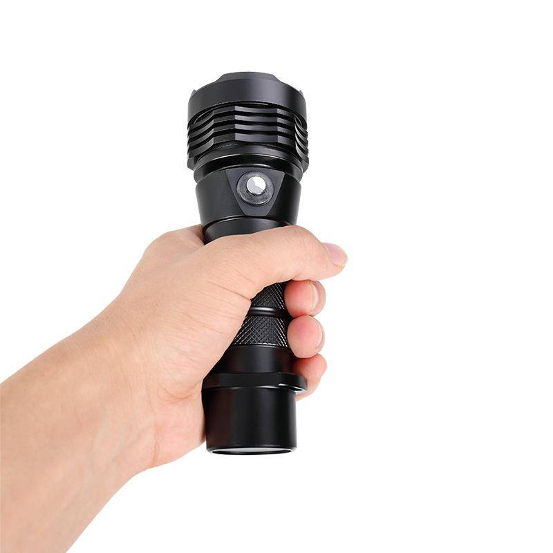 SMR-121热销XML2迷强光专业潜水手电外L筒ED三你户档带电量指示电