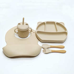 辅餐具吃饭套装学碗儿童吸力硅胶套餐摔叉食勺吃饭婴幼儿宝宝强防