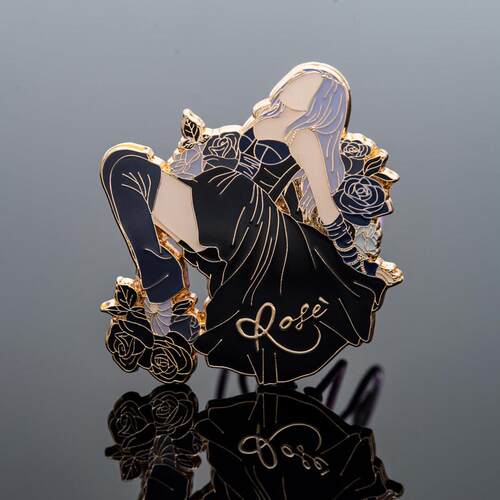 BLACKPINK周边金智秀金珍妮朴彩英小卡挂件金属徽章同款痛包立牌