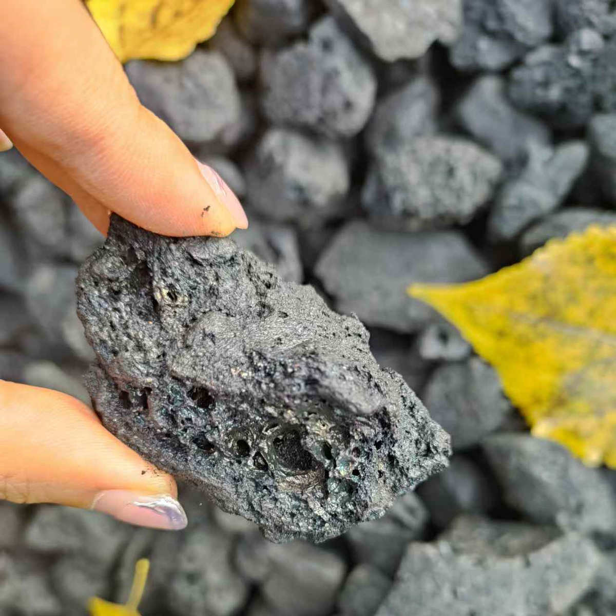 供应天然造景火山石水池滤水火山石园艺种植火山石公园铺路火山石