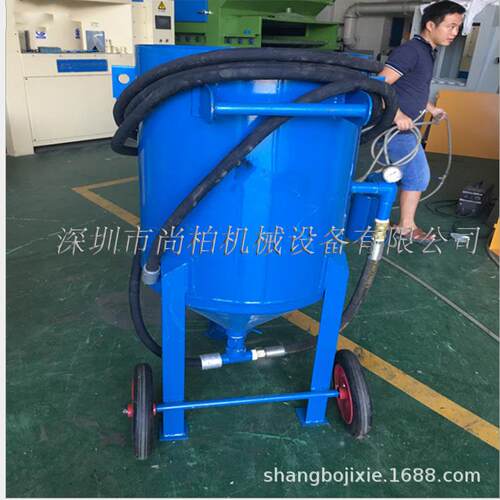 喷射力强劲效率高启动快收枪灵敏开放手动喷砂机厂家直销轮式结构