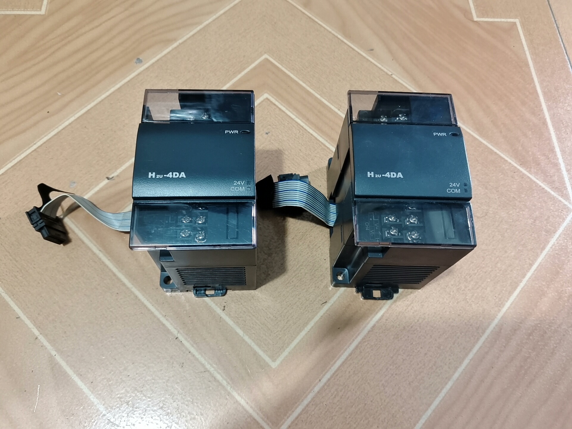 汇川模块H2U-4DA，功能正常，成色为实图