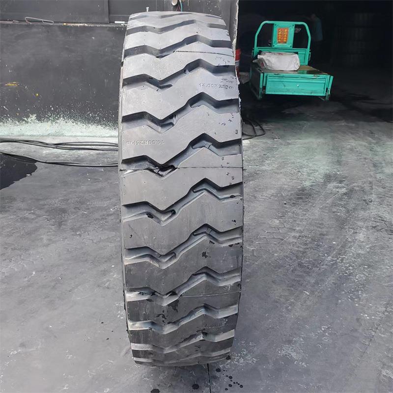 宽体车轮胎1400R25矿山宽体自卸车钢丝E3花纹工程机械耐磨轮胎