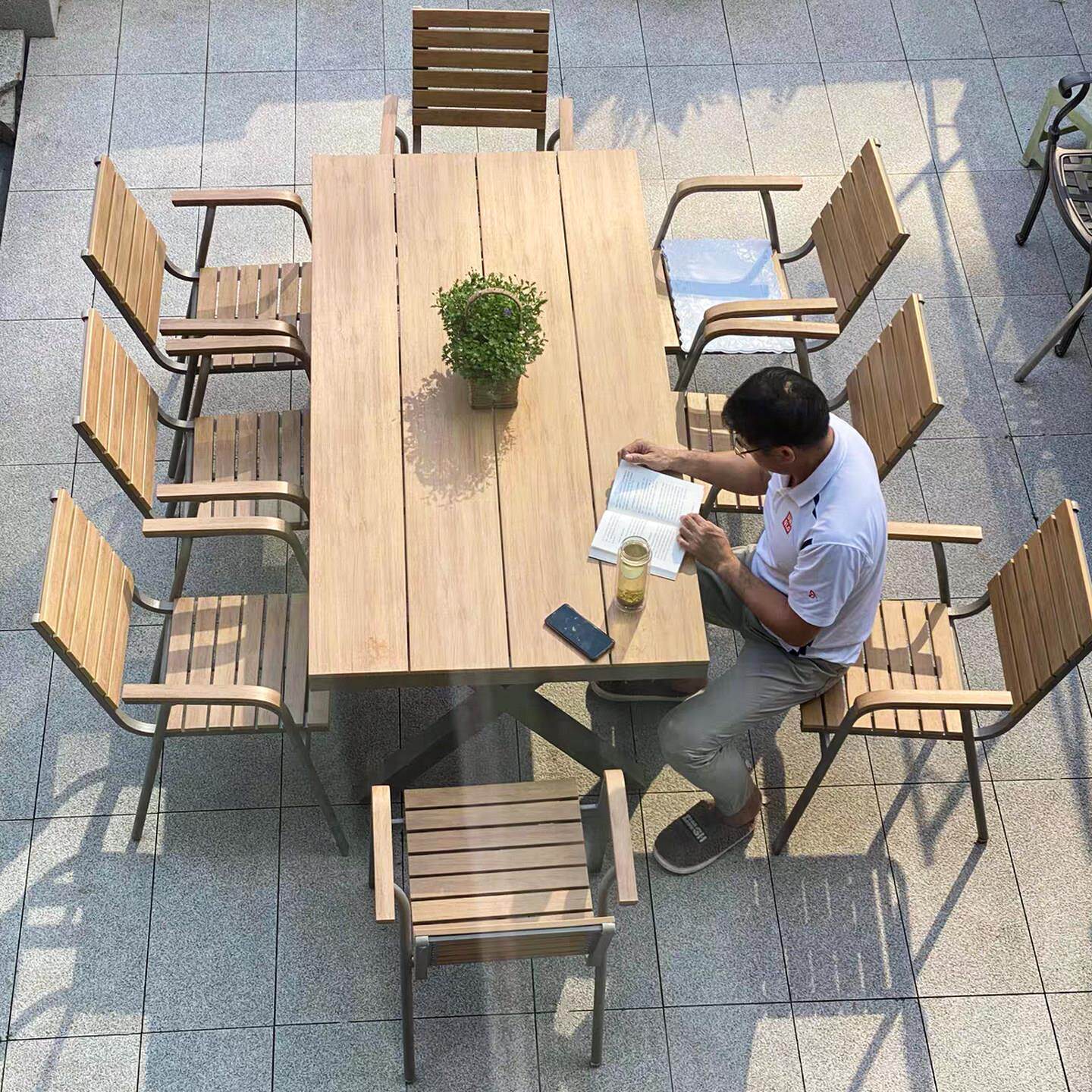 户外塑木桌椅庭院花园别墅长桌防水防晒防腐木休闲桌椅室外餐桌椅